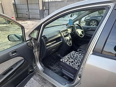 step vagon: Honda Stream: 2002 г., 1.7 л, Автомат, Газ, Минивэн — 5