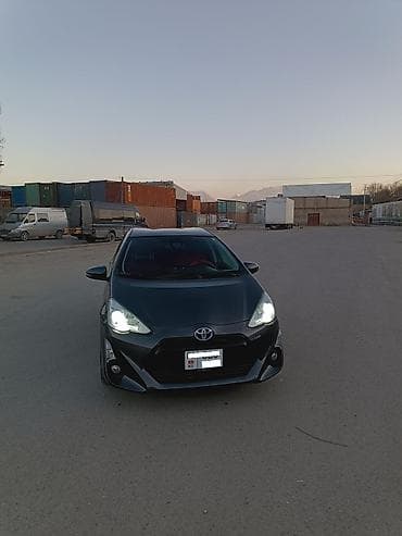 corolla levin: Toyota Prius C: 2017 г., 1.5 л, Вариатор, Гибрид, Хэтчбэк — 9