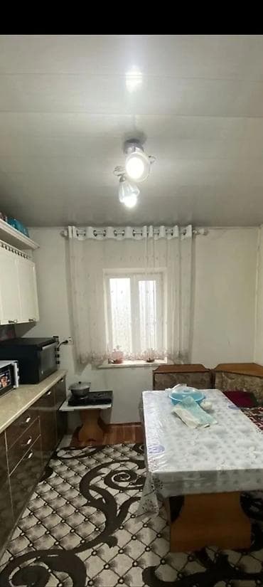 Үйлөр: 63 м², 4 бөлмө, Унаа токтотуучу жай, Забор, тосулган — 4