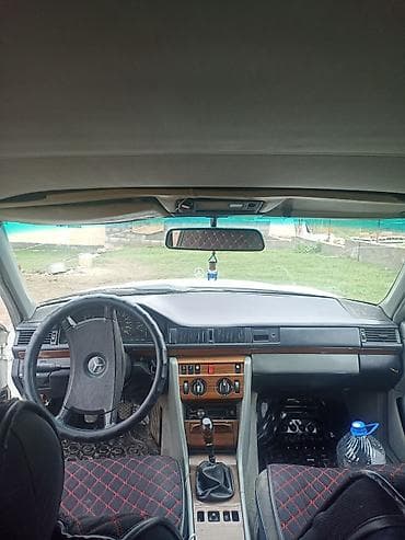 Mercedes-Benz W124: 1987 г., 2 л, Механика, Бензин, Седан — 6