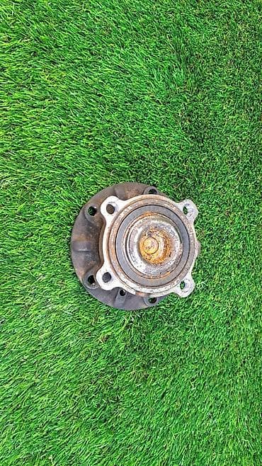 Ступица переднего колеса е39 1 093 427 год 2002 в отличном