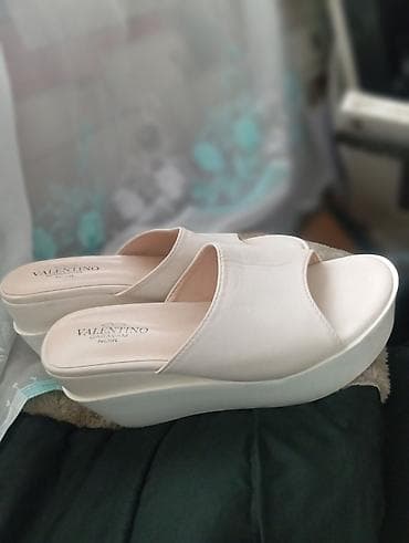 ортопедические обувь: Угги 39 р
туфли 38р состояние отличное 
босоножка 38р 500 сом — 2