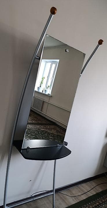 Зеркала: Напольное зеркало на металлической раме с полочкой. - Произведено в — 2