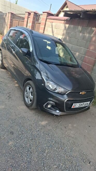 Chevrolet Spark: 2017 г., 1 л, Вариатор, Бензин, Хэтчбэк