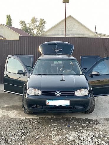 Volkswagen Golf: 2001 г., 1.6 л, Механика, Бензин, Хэтчбэк