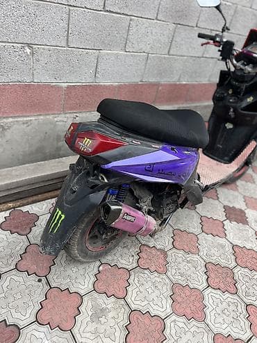 motor cycle: Скутер/мопед спортивного стиля, яркий фиолетово‑чёрный пластик с — 5