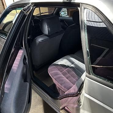 tesla model y: Volkswagen Passat: 1989 г., Седан — 8