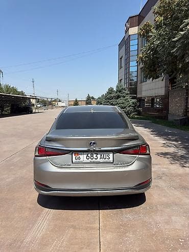kia k2: Lexus ES: 2019 г., Гибрид, Седан — 9