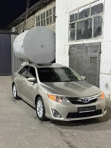golf 2: Toyota Camry: 2014 г., 2.5 л, Автомат, Гибрид, Седан — 3