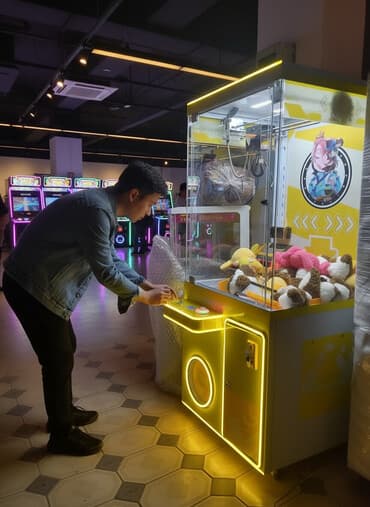 оборудование для химчистки авто: Игровые автоматы «кран-машина» (claw machine) для призов/плюшевых — 2