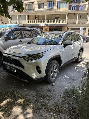 Toyota RAV4: 2019 г., 2.5 л, Вариатор, Гибрид, Внедорожник — 1