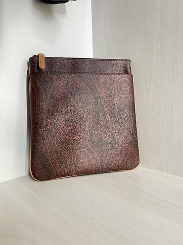 барсетки майкл корс: Барсетка - Формат: вертикальная планшетка/кроссбоди. - Материал — 3