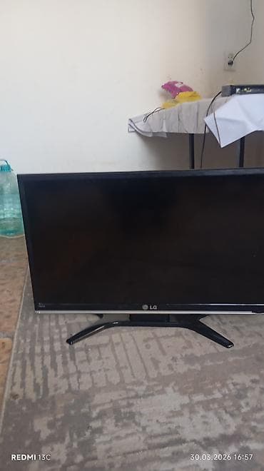 Телевизор LG, диагональ примерно 24–27 дюймов (16:9). Ютуб интернет — 2