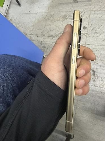 а 48: Samsung Galaxy S24 Ultra, Б/у, 256 ГБ, цвет - Бежевый, 1 SIM, eSIM — 3