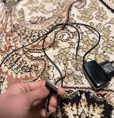 razr v3: IPhone 4S, Б/у, 16 ГБ, Черный, Зарядное устройство, Кабель — 2