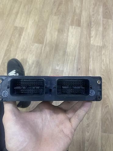 Блок управления двигателем (ЭБУ/ECU) с двумя многоконтактными at lalafo.kg Блок управления двигателем (ЭБУ/ECU) с двумя многоконтактными