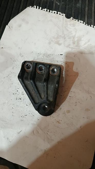 кронштейн двигателя: Кронштейн генератора Hyundai/Kia - Оригинальная литая деталь с — 1