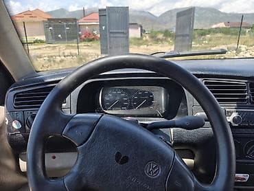 Volkswagen Golf: 1993 г., 1.8 л, Механика, Бензин, Хэтчбэк — 7