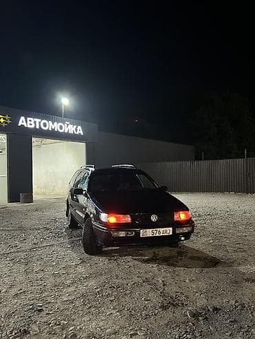 бар авто: Volkswagen Passat Variant: 1994 г., 2 л, Кол менен иштөөчү, Бензин, Универсал — 1