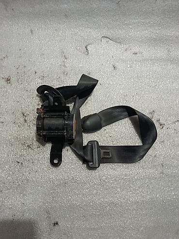 kia: Задний правый ремень безопасности в сборе. - Тип: инерционный ремень — 1