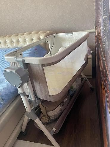 Окна и комплектующие: Детская приставная кроватка, С колесиками, цвет - Серый — 1