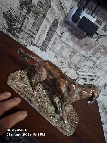 металлические уголки: Статуэтка чугунная сеттер, в обмеднении 10000с.тоголок молдо — 1