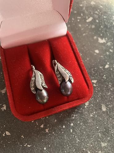 Серьги серебряные с черным жемчугом и фианитами