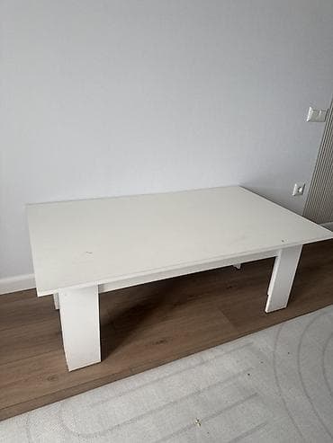 чëрный металл: Белый прямоугольный стол/журнальный столик в минималистичном стиле. - — 2