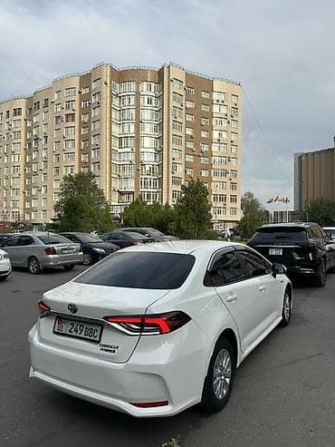 byd e2 2023: Toyota Corolla: 2019 г., 1.8 л, Вариатор, Гибрид, Седан — 3