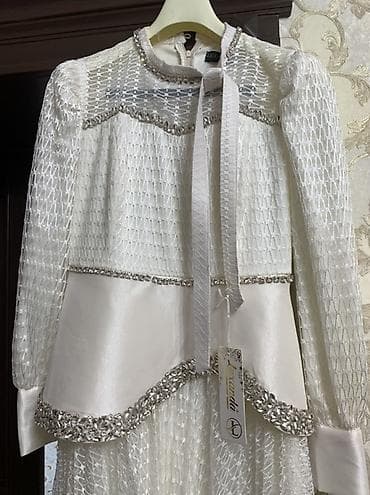 Личные вещи: Нарядное женское платье цвета айвори/молочного оттенка. - Длина — 1