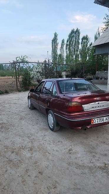 mini cooper: Компактный 5‑дверный хэтчбек бордового цвета. Основные — 2