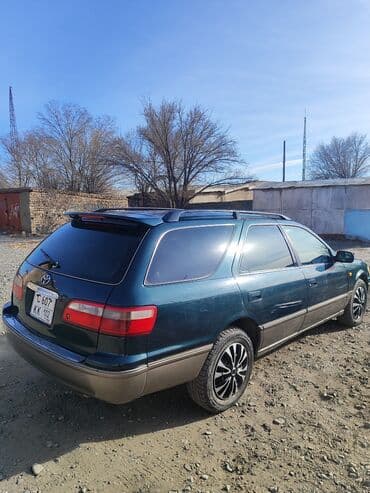 багажник спада: Toyota Camry: 1997 г., 2.5 л, Автомат, Бензин, Универсал — 4