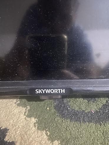 Телевизор Skyworth, диагональ 55". Тонкие рамки, плоская задняя