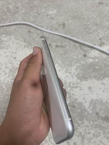 IPhone 11, Белый, 81 % — 7