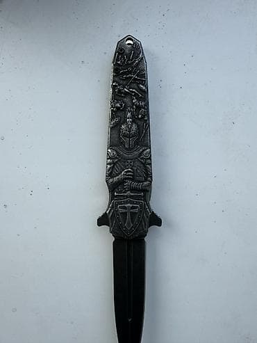доллар: Декоративный кинжал-нож с тематикой средневековых рыцарей. - Материал — 4