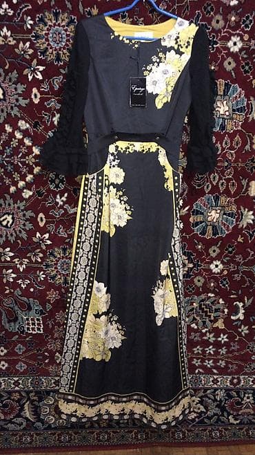 chanel: Жилет на молнии Chanel, размер S. - Цвет: молочный/белый. - Декор — 4