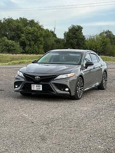 машина в идеальном состоянии: Toyota Camry: 2019 г., 2.5 л, Вариатор, Гибрид, Седан — 2