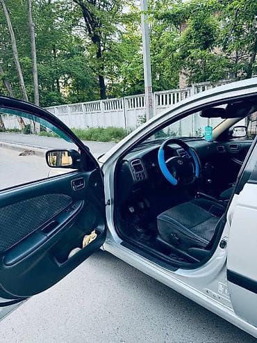 Транспорт: Toyota Avensis: 2001 г., 1.8 л, Механика, Бензин, Лифтбек — 5