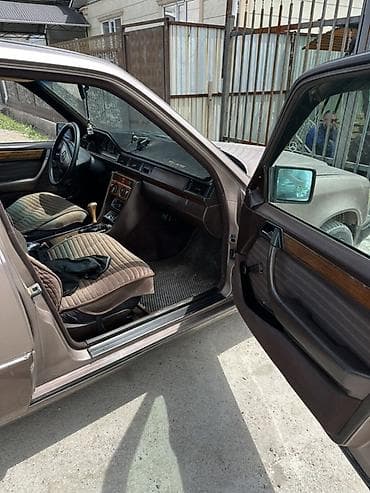 android авто: Mercedes-Benz W124: 1993 г., 2.2 л, Механика, Бензин, Седан — 2