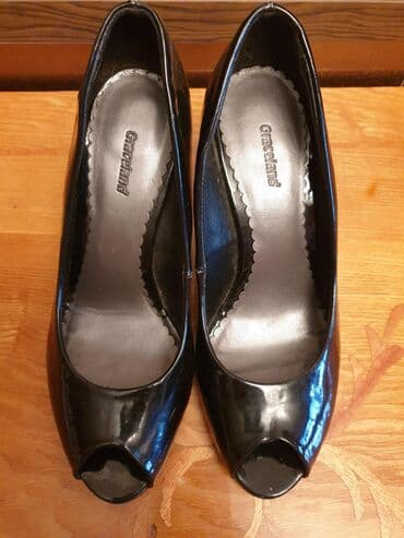 каблуки 41: Продаю туфли лаковые, лодочки! размер 37,5- 38. Цвет чёрный. Покупали — 2