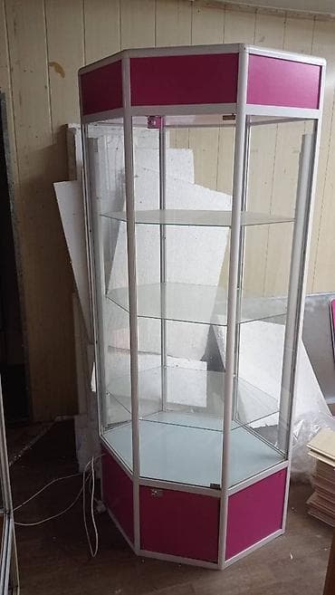 Рекламное оборудование: Витрины - 2 штуки б/у, состояние очень хорошее, есть рабочая — 5