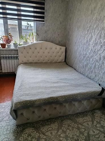 Кровати: Двуспальная кровать с мягким изголовьем в классическом стиле капитоне — 2