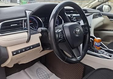 tayota karolla: Toyota Camry: 2018 г., 2.5 л, Вариатор, Гибрид, Седан — 8