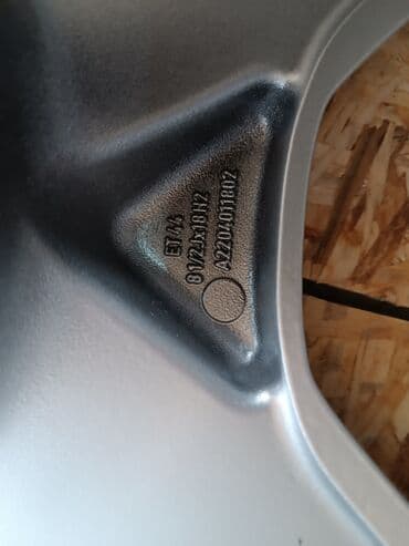 разноширокие: Литые Диски R 18 AMG, Комплект, отверстий - 5, Б/у — 11