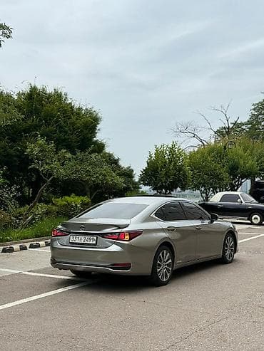 Lexus ES: 2021 г., Автомат, Бензин, Седан — 2