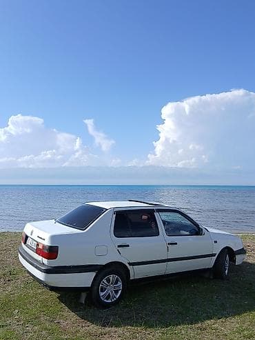Транспорт: Volkswagen Vento: 1996 г., 1.8 л, Кол менен иштөөчү, Газ, Седан — 2