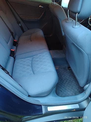 вышивка гладью на наволочке: Mercedes‑Benz (седан) — интерьер и оснащение - Просторный салон с — 3