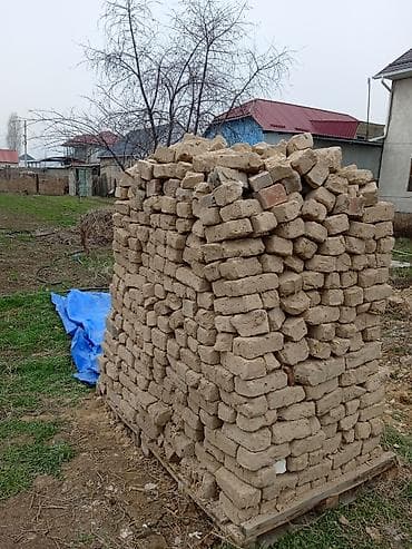 солома саман: Саман/сырцовый кирпич на поддоне - Материал: саман (глина с соломой) — 1