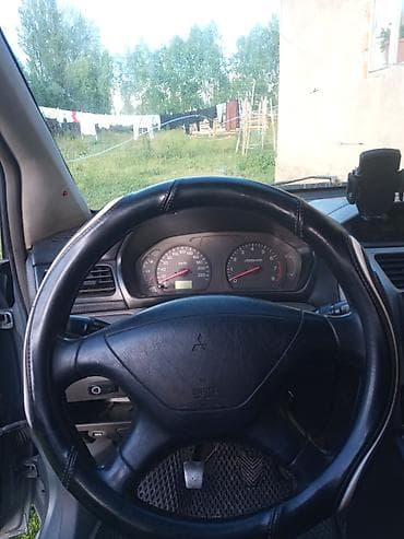 grandis: Mitsubishi Grandis: 2001 г., 2 л, Механика, Бензин, Универсал — 6