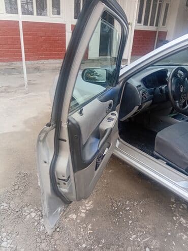 автомобиль бу: Mazda 323: 2003 г., 1.3 л, Механика, Бензин, Хетчбек — 10